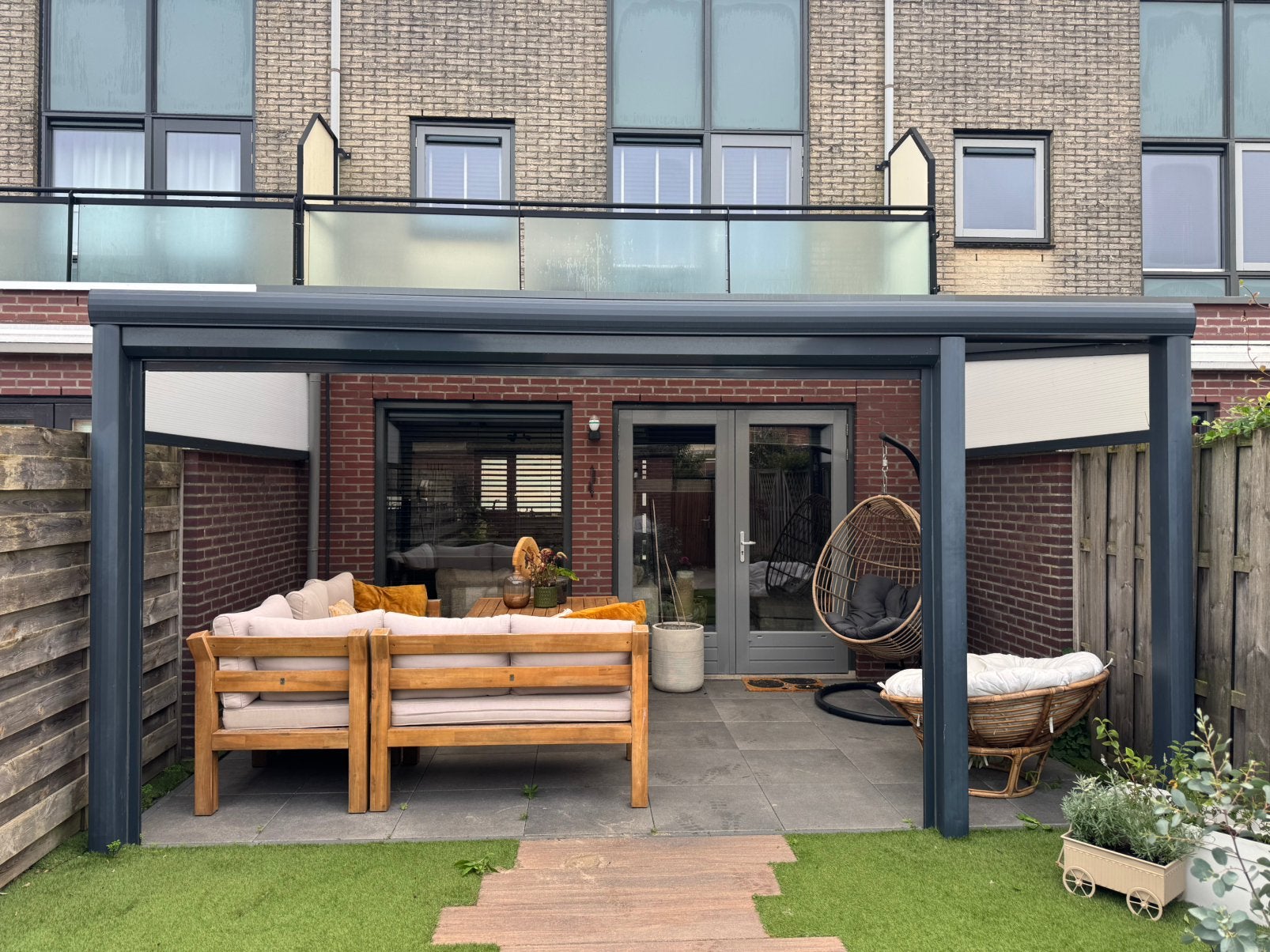 Overkapping met verlichting en zonnenwering. Zelf demonteren, Tuin en Terras, Ophalen, Zo goed als nieuw, Veranda