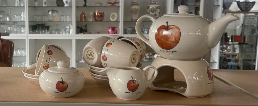 Jet servies met appel design - Theepot, suikerpot, melkkan,, Ophalen, Gebruikt, Keramiek, Overige stijlen
