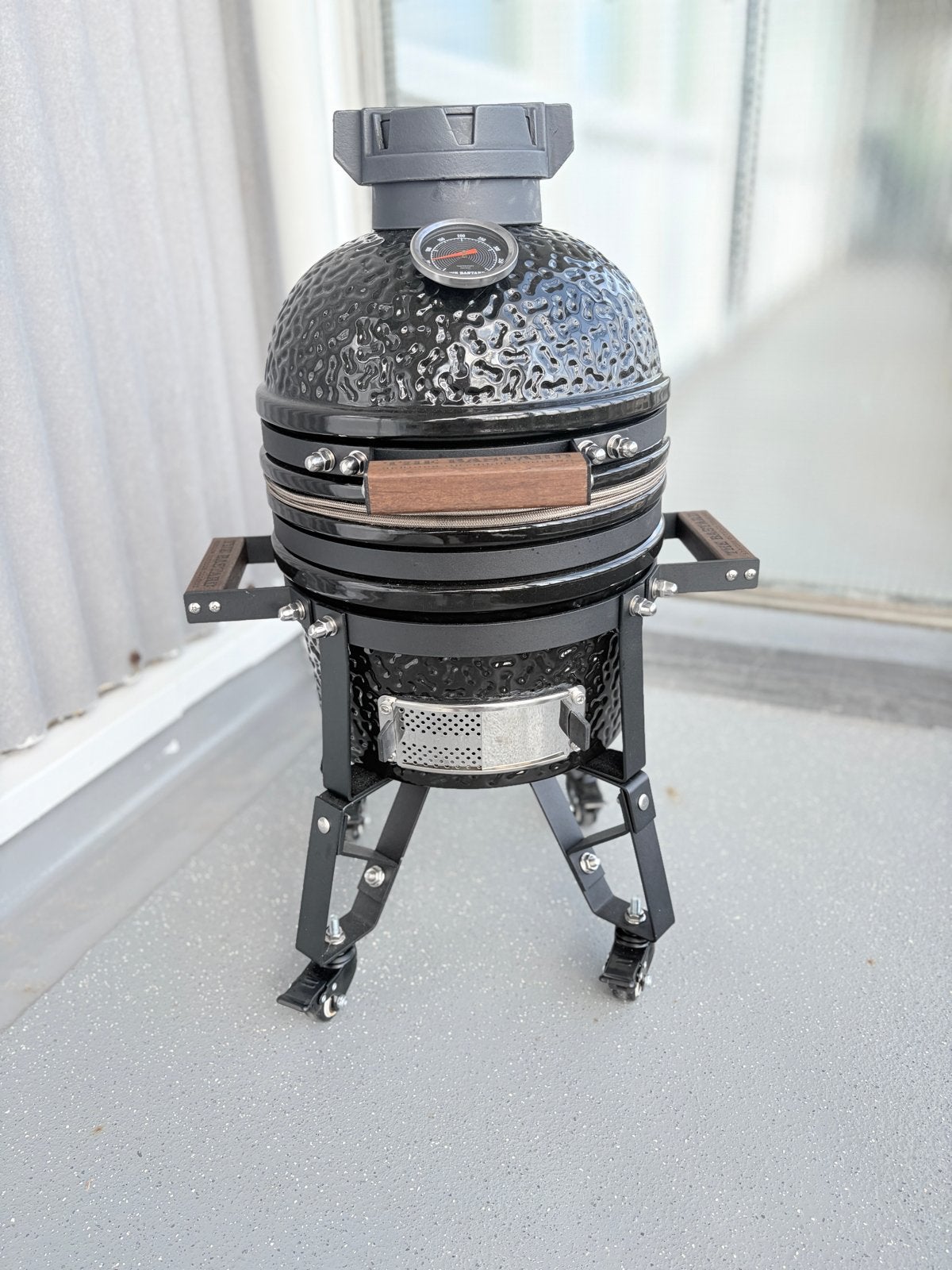 The Bastard Small Kamado BBQ - Zo goed als nieuw, Tuin en Terras, Houtskoolbarbecues, Ophalen, Zo goed als nieuw