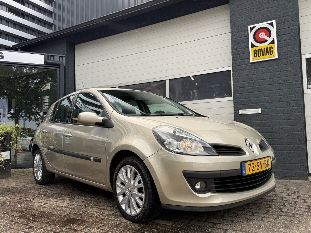 Renault Clio 1.4-16V Dynam.Luxe (bj 2006), Voorwielaandrijving, Gebruikt, 4 cilinders, Beige