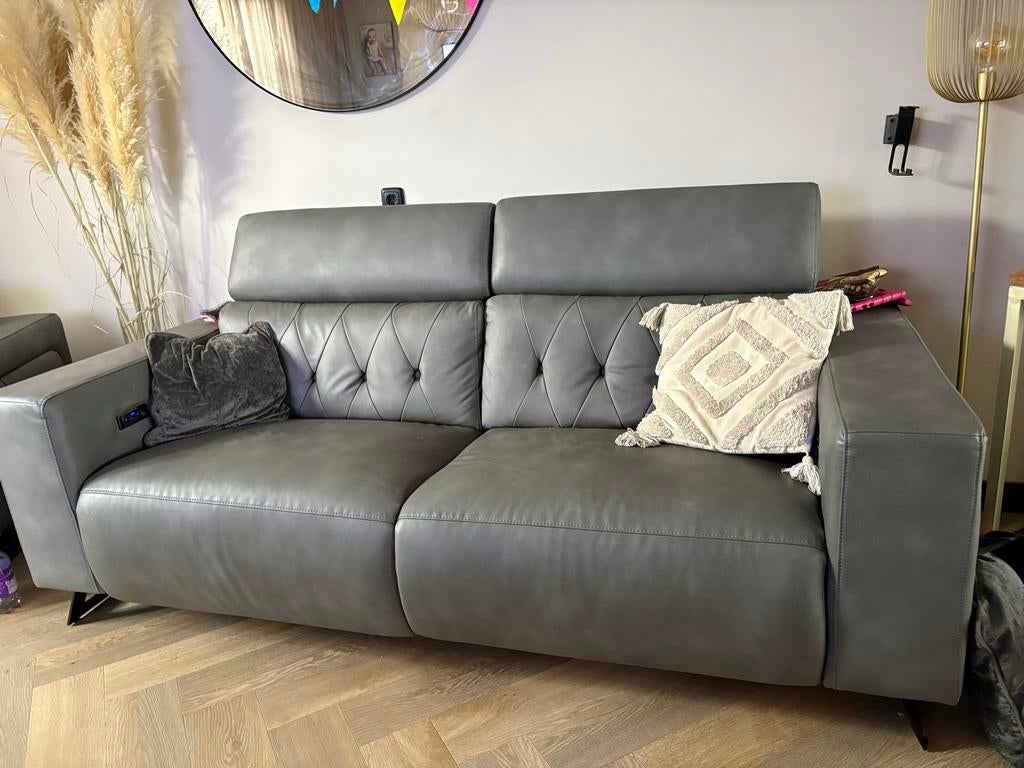 Grijze 2,5 zitsbank 2 twee losse 1 pers met relaxfunctie, Ophalen, Tweepersoons, 75 tot 100 cm, Zo goed als nieuw
