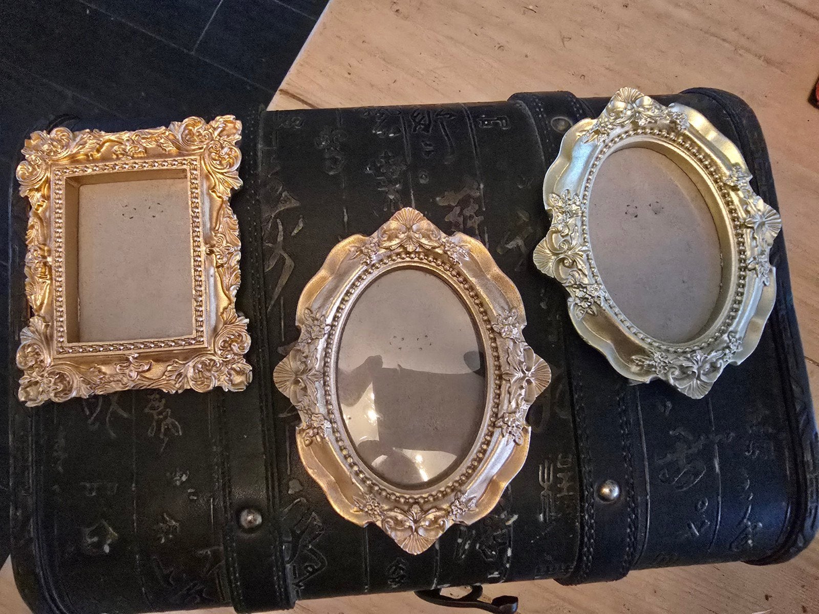 Set van 3 Barok Stijl Fotolijstjes - Goudkleurig, Kunststof, Ophalen of Verzenden, Zo goed als nieuw, Fotolijst