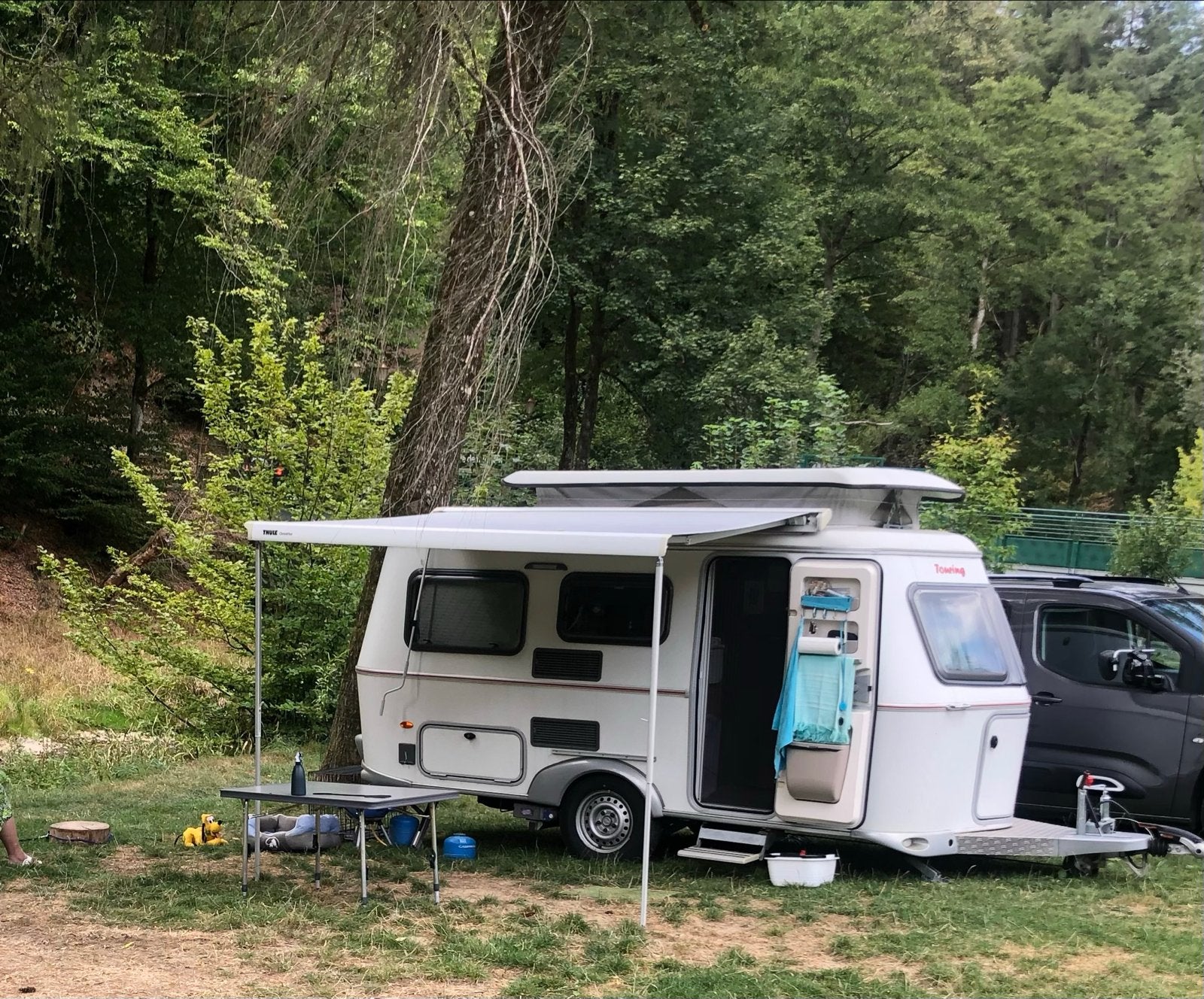 Eriba Touring 430 uit 2013 - Zeer complete caravan!, Caravans en Kamperen, Caravans, Vast bed, Tot en met 3, Particulier, 4 tot 5 meter