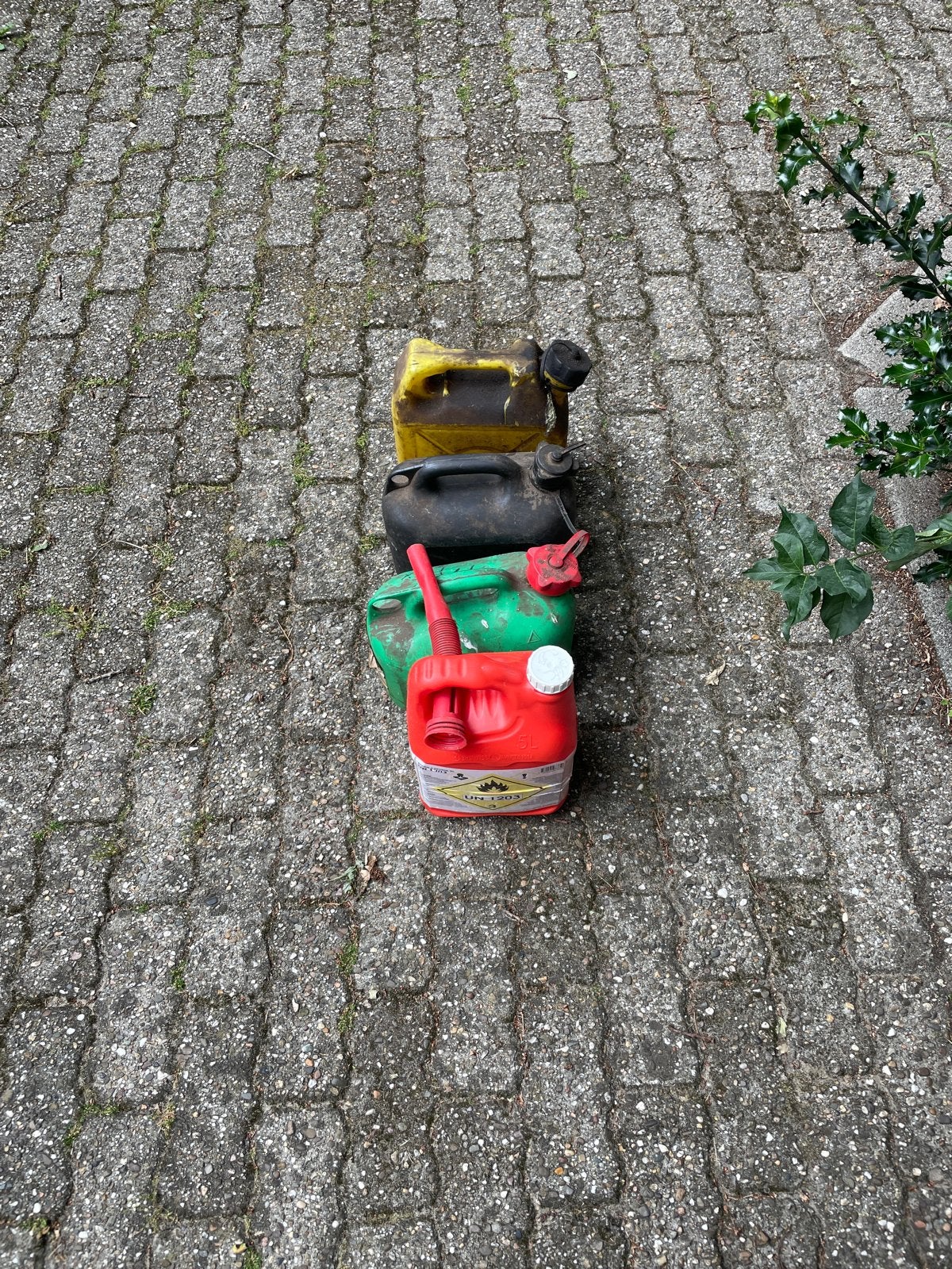 5 gebruikte jerrycans voor diesel, benzine of olie, Auto diversen, Ophalen, Gebruikt