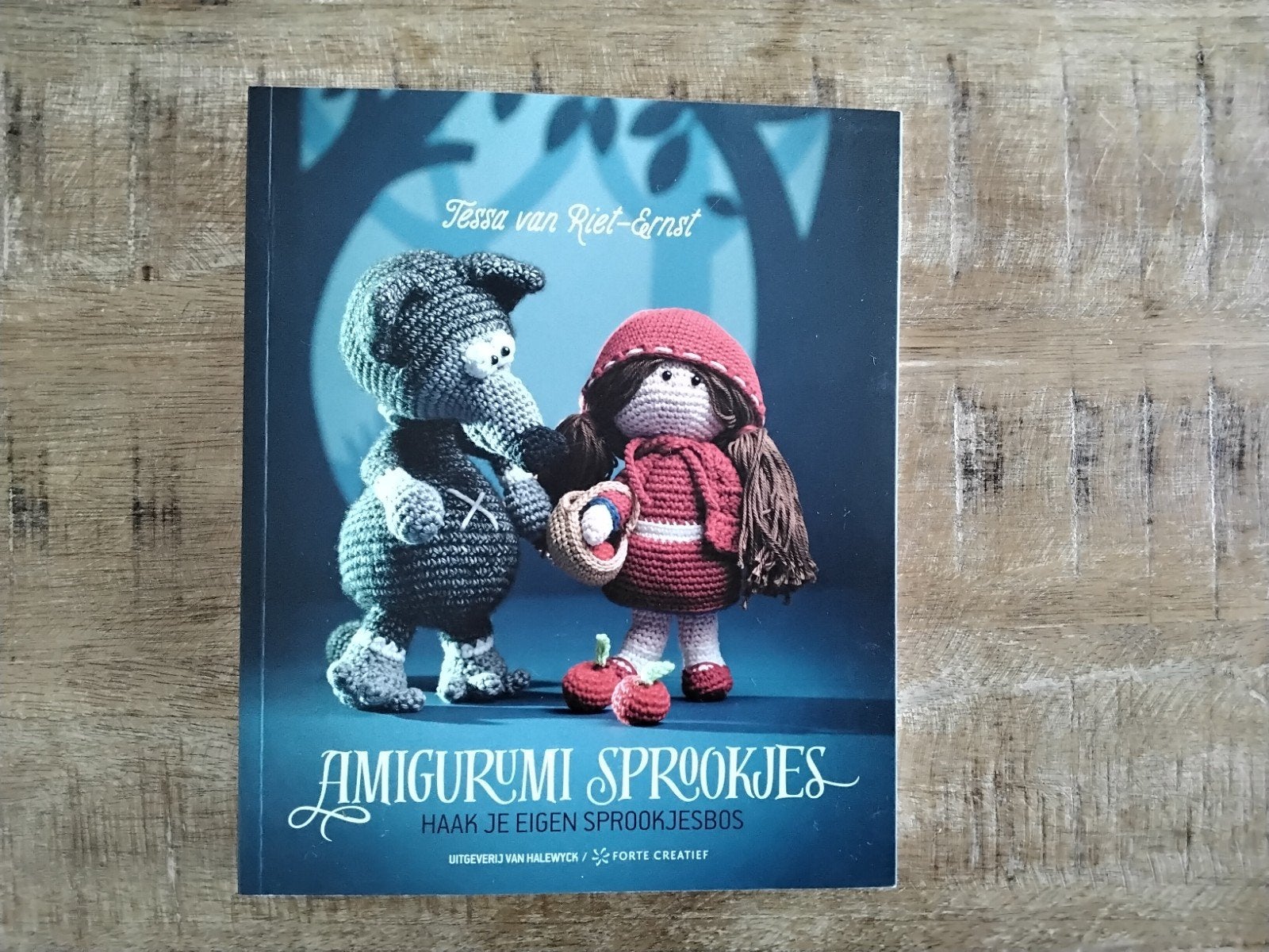 Haakboek Amigurumi Sprookjes, Ophalen of Verzenden, Zo goed als nieuw, Haken, Patroon of Boek