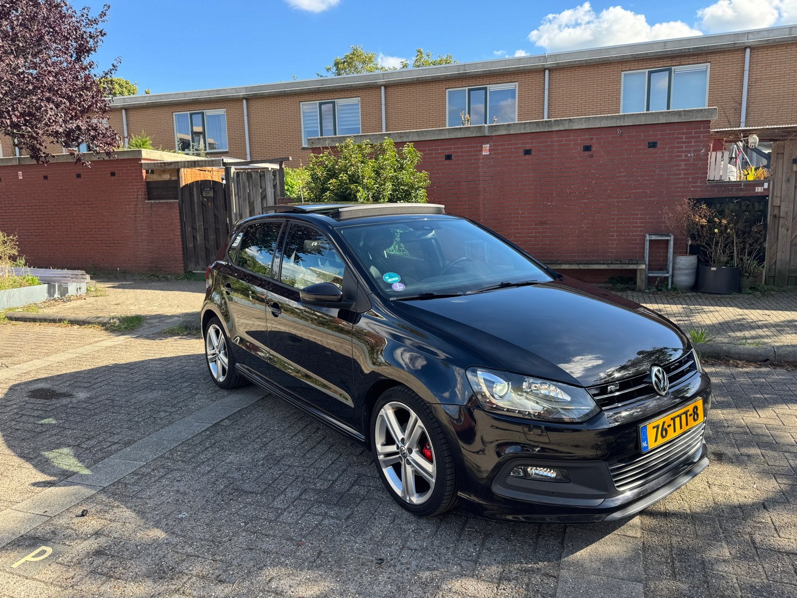 Volkswagen Polo 1.2 TSI 77KW 2012 Panoramadak R-Line int/ext, Auto's, Voorwielaandrijving, Dealer onderhouden, Zwart, Alcantara