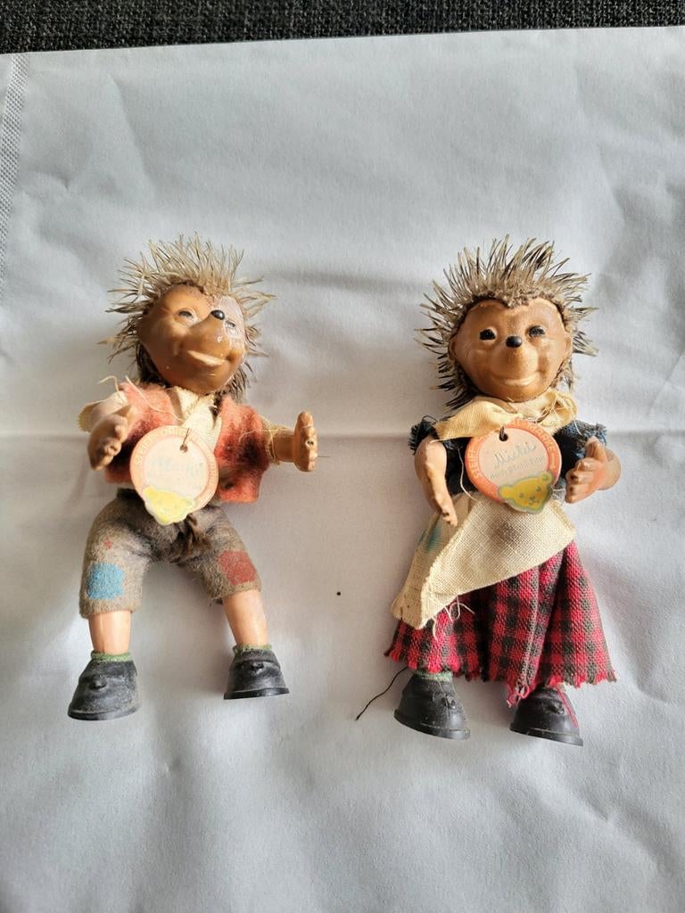 Twee Steiff Mucki en Micki egels, Verzenden