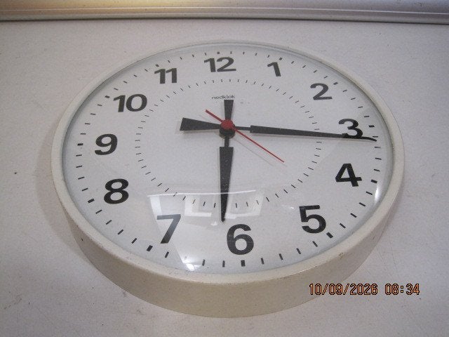 ned klok werkt niet meer 28,5 cm dia 4,5 cm dik (399), Analoog, Ophalen of Verzenden, Overige merken, Wandklok