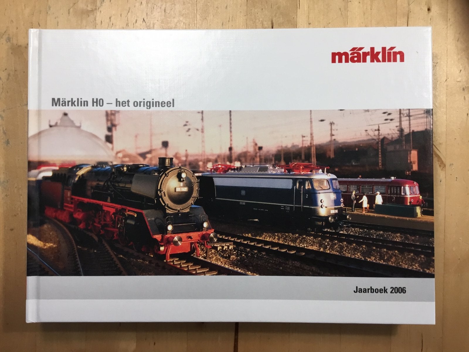 Marklin jaarboek 2006 nieuwstaat (456 blz), Wisselstroom, Zo goed als nieuw, Märklin, Boek, Tijdschrift of Catalogus