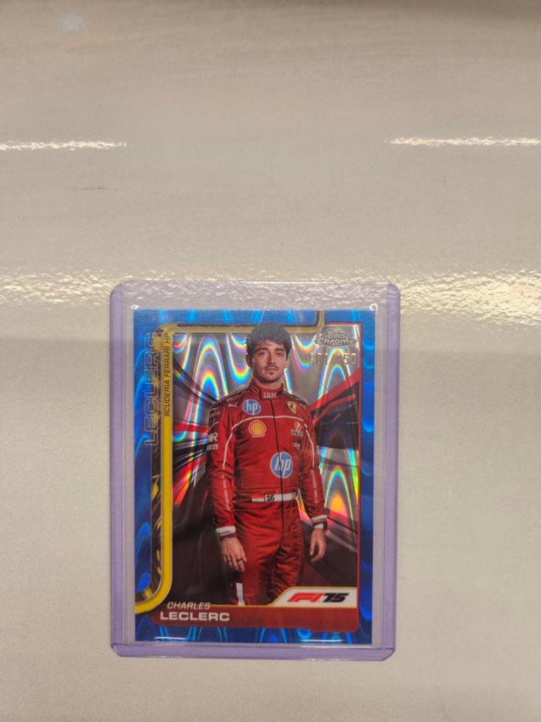 3 Charles leclerc blue raywave portrait refractor Topps 2025, Ophalen of Verzenden, Nieuw, Plaatje