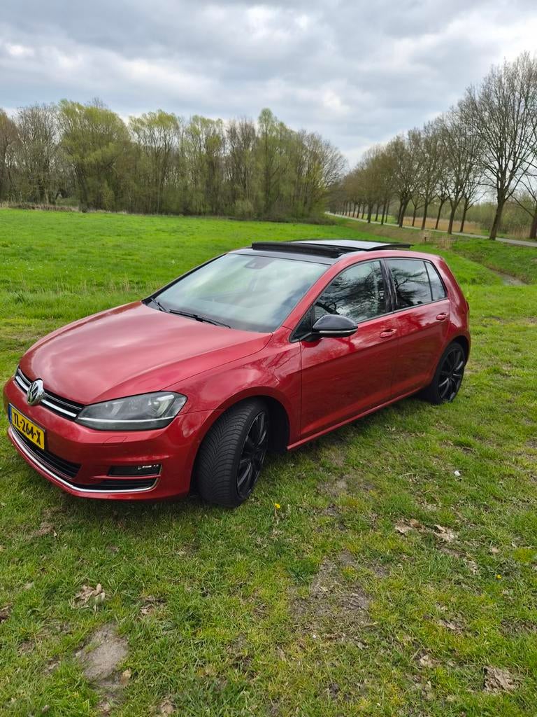 Volkswagen Golf 2.0 TDI 110KW 5D DSG 2013 Rood, Auto's, 680 kg, 4 cilinders, Leder, 140 €/maand
