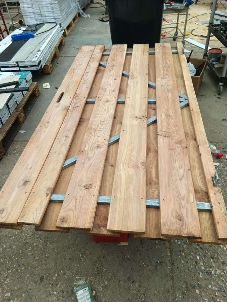 Poortdeur tuindeur Douglas op gegalvaniseerd frame, Ophalen