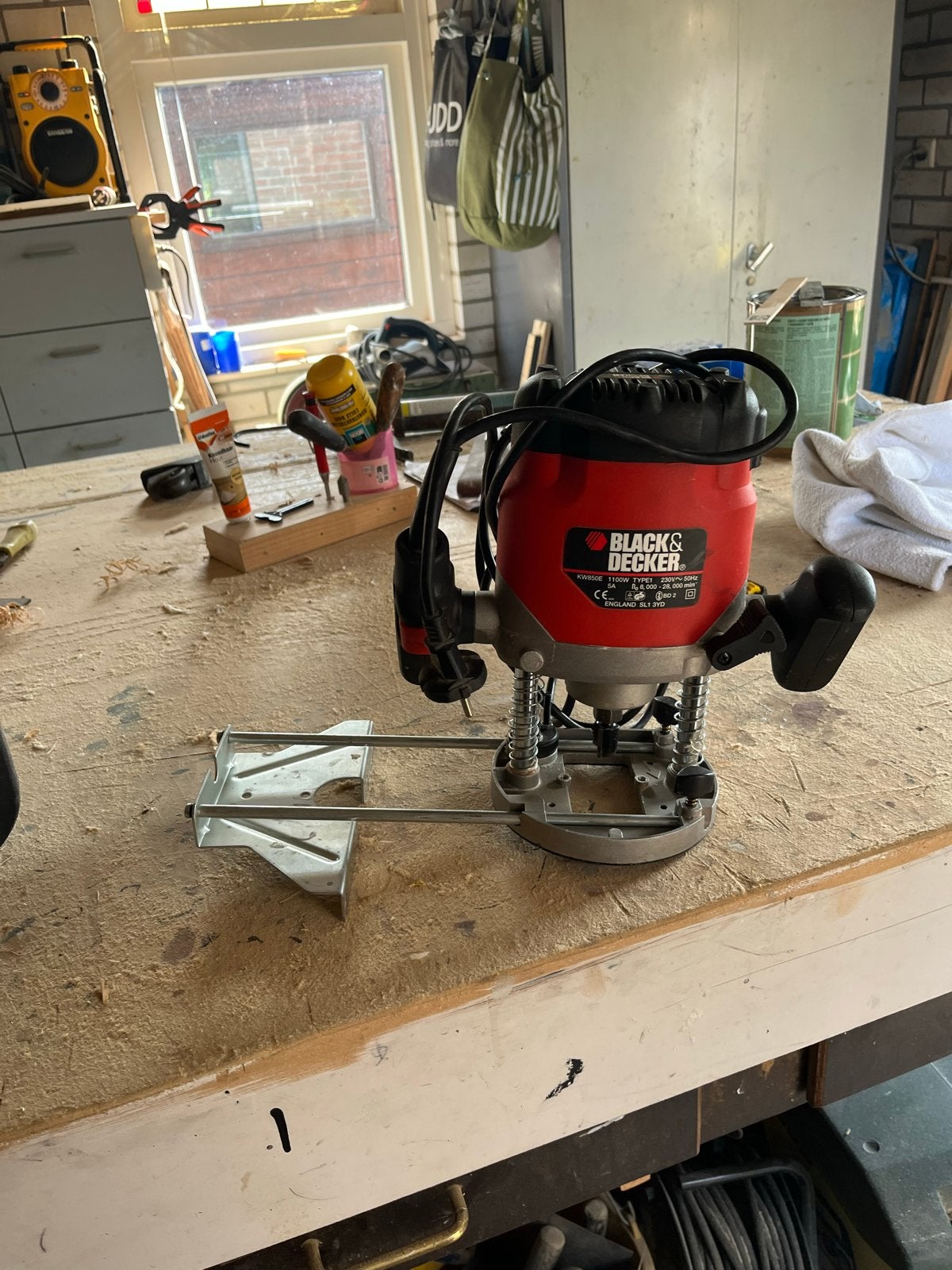 Black & Decker Bovenfrees KW850E 1100W met accessoires, Ophalen, Gebruikt, Elektrisch, Bovenfrees