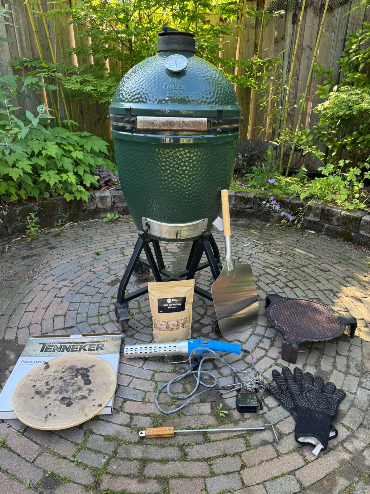 Big Green Egg Large met onderstel en complete accessoireset, Tuin en Terras, Houtskoolbarbecues, Ophalen, Gebruikt, Met accessoires