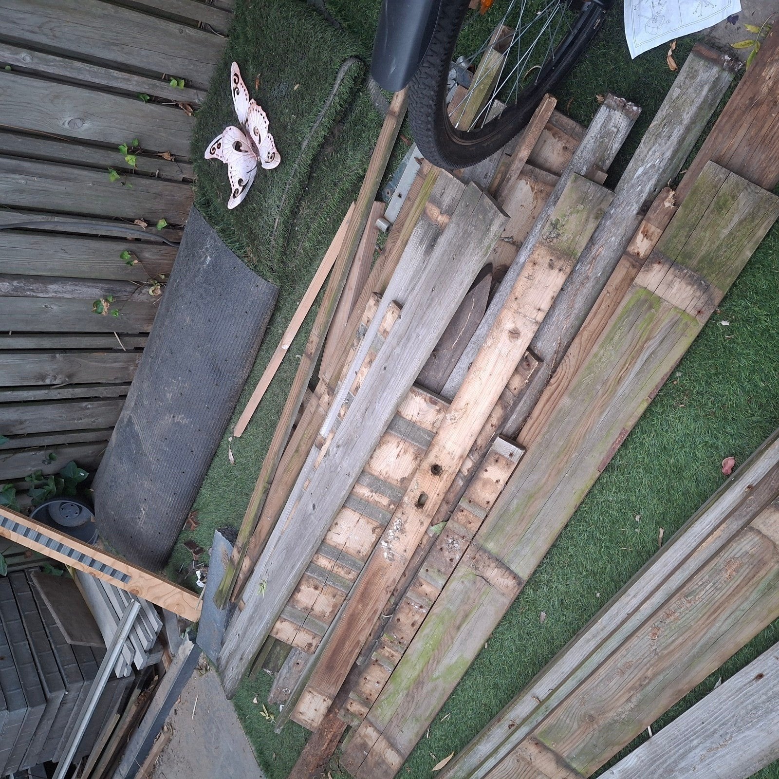 Gratis schuttinghout - diverse planken, Tuin en Terras, Schuttingen, Ophalen, 3 tot 6 meter, Hout, 1 tot 2 meter
