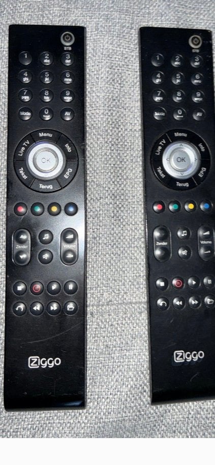Afstandsbedieningen Ziggo (2 stuks), Ophalen of Verzenden, Gebruikt, Origineel, Tv