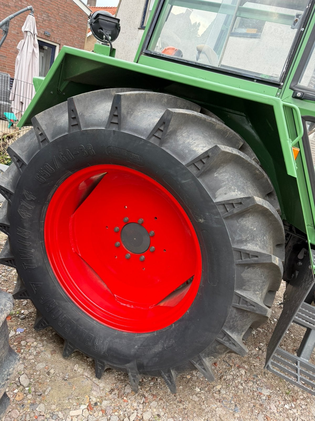 Nieuwe Trelleborg banden, Ophalen