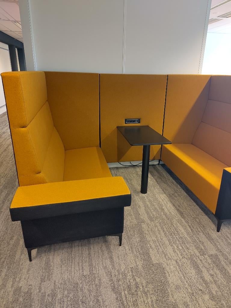 Deberenn gestoffeerde treinzit incl tafel en achterwand, Ophalen, Gebruikt, 150 tot 200 cm, Tweepersoons