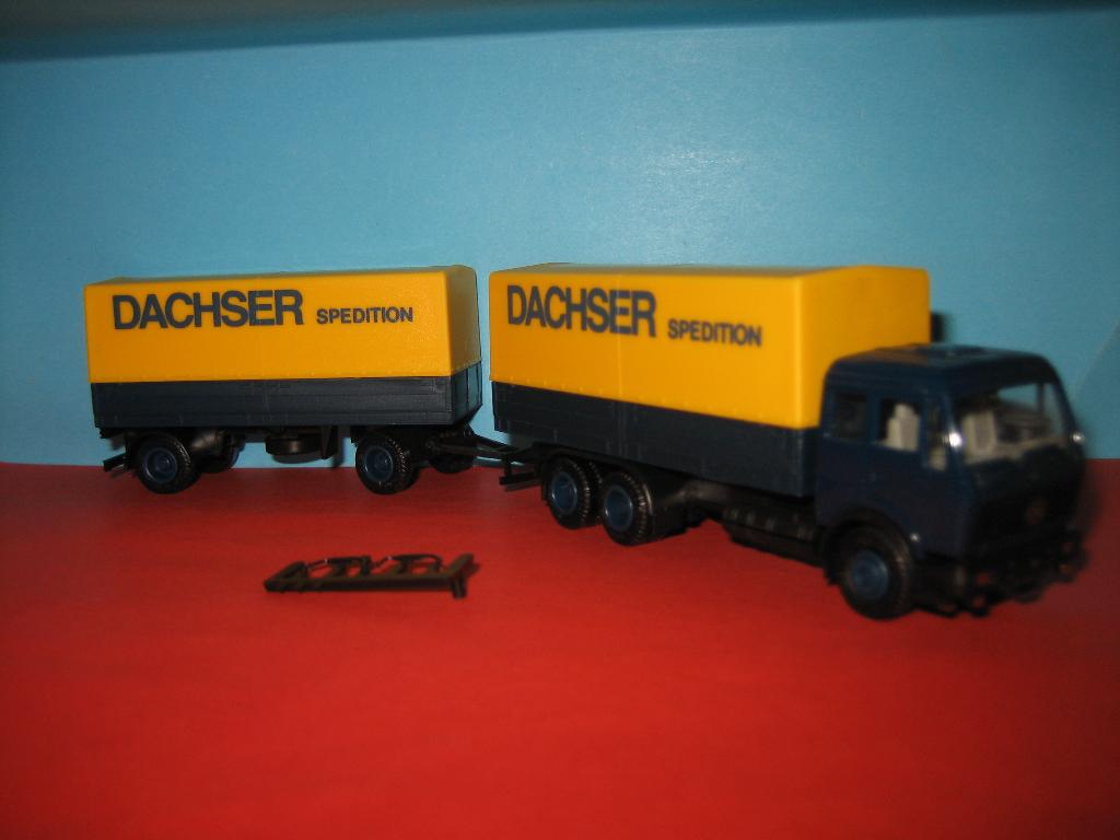 Dachser-Spedition  MERCEDES combi  Herpa, Hobby en Vrije tijd, Ophalen of Verzenden, Zo goed als nieuw, Bus of Vrachtwagen, Herpa