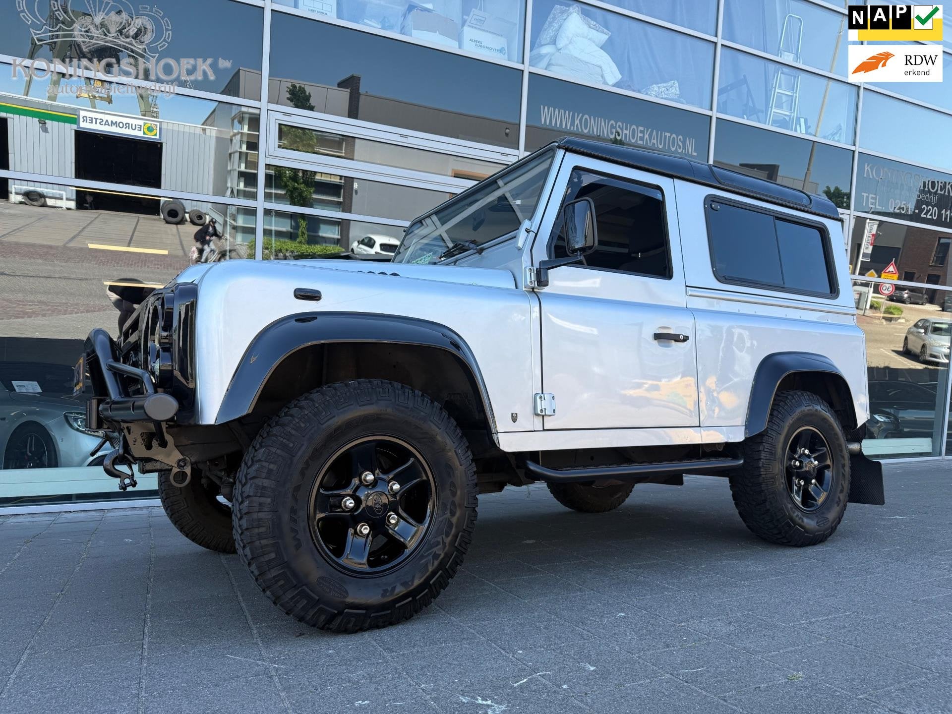 Land Rover Defender 2.4 TD 90 SW XTech Youngtimer, Auto's, Land Rover, Gebruikt, Zwart, 4 cilinders, 122 pk