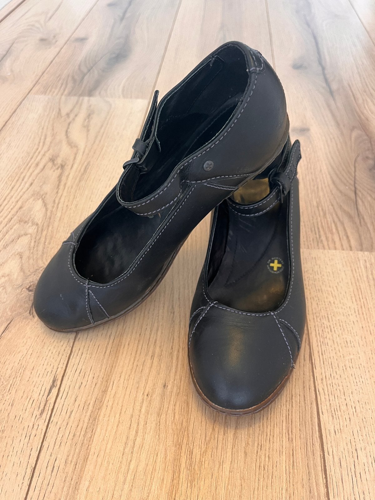 Dr.Martens maat 39 zwart hakschoen, Kleding | Dames, Schoenen, Ophalen of Verzenden, Zo goed als nieuw, Zwart