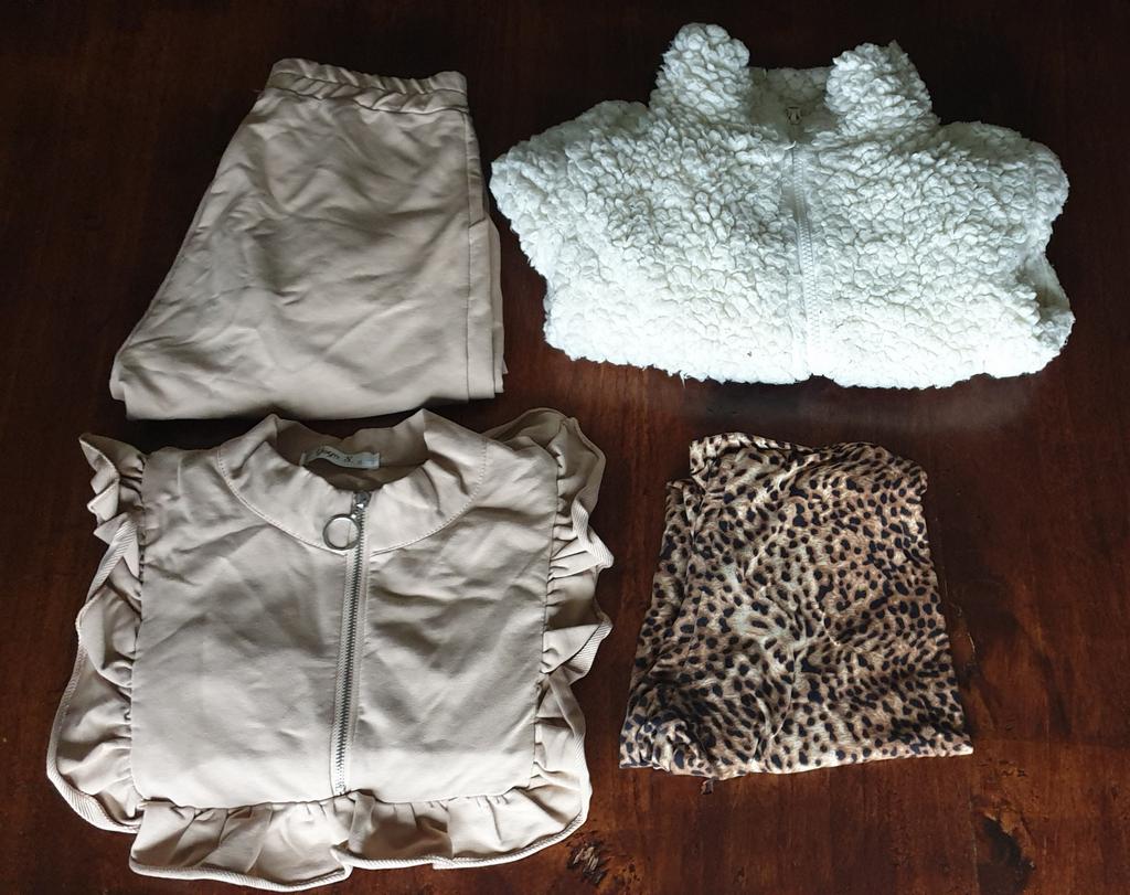 Setje, jasje en legging
maat 128, Ophalen of Verzenden, Zo goed als nieuw