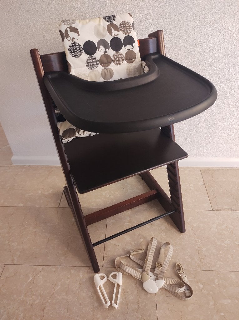 Stokke Tripp Trapp walnoot + accesoires (6 delig)., Ophalen, Gebruikt, Meegroeistoel, Gordel(s)