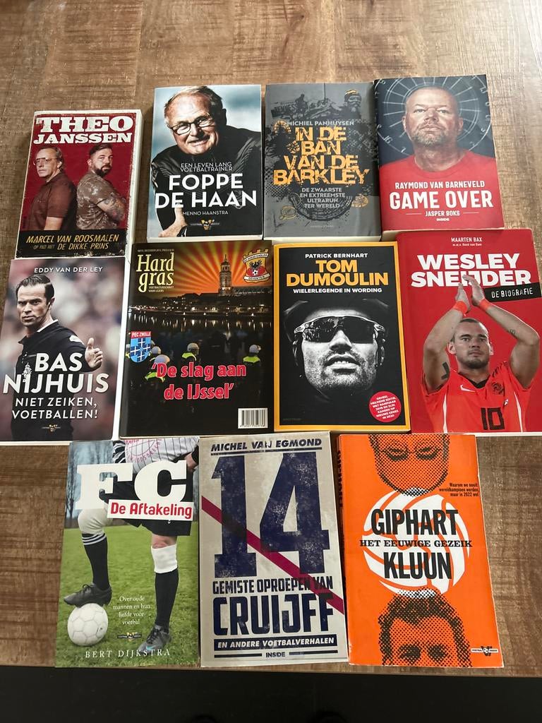 Diverse sportboeken: voetbal, wielrennen, darts, Ophalen of Verzenden, Zo goed als nieuw, Balsport