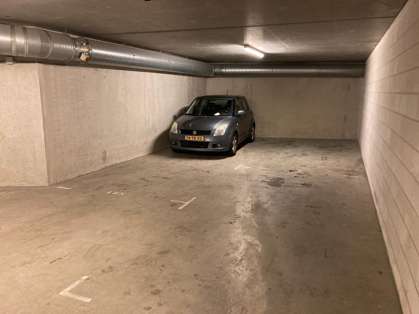 Te koop: Parkeerplaats Utrecht Centrum parkeerkelder, Huizen en Kamers, Garages en Parkeerplaatsen, Utrecht-stad