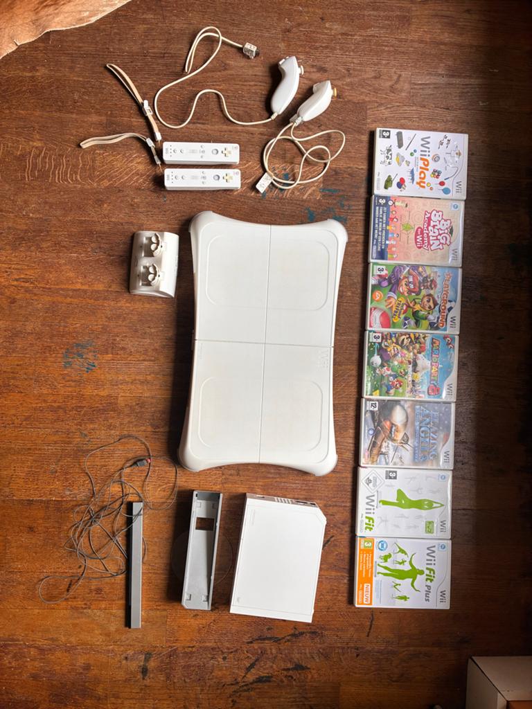 Nintendo Wii Console met Balance Board en games, Ophalen of Verzenden, Gebruikt, Met 2 controllers, Met games