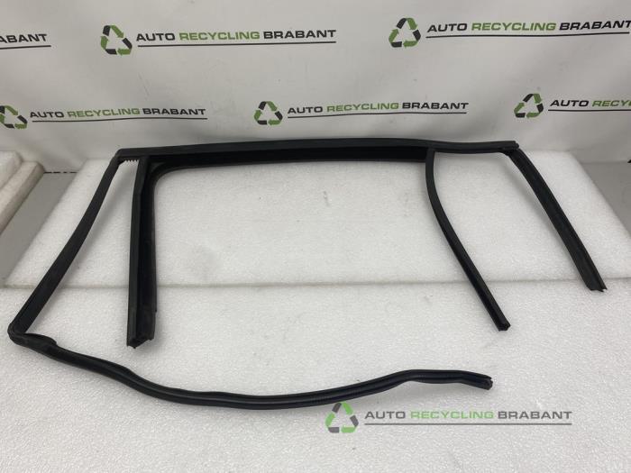Portierrubber 4Deurs links-achter van een Volkswagen Golf, Gebruikt, -, -, Ophalen of Verzenden