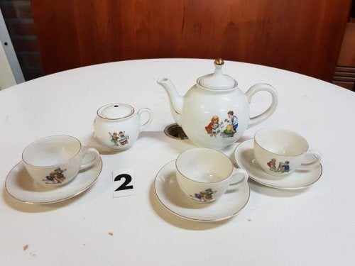 Mini servies nr. 2, met spelende kinderen, 8-delig, suikerpo, Ophalen of Verzenden