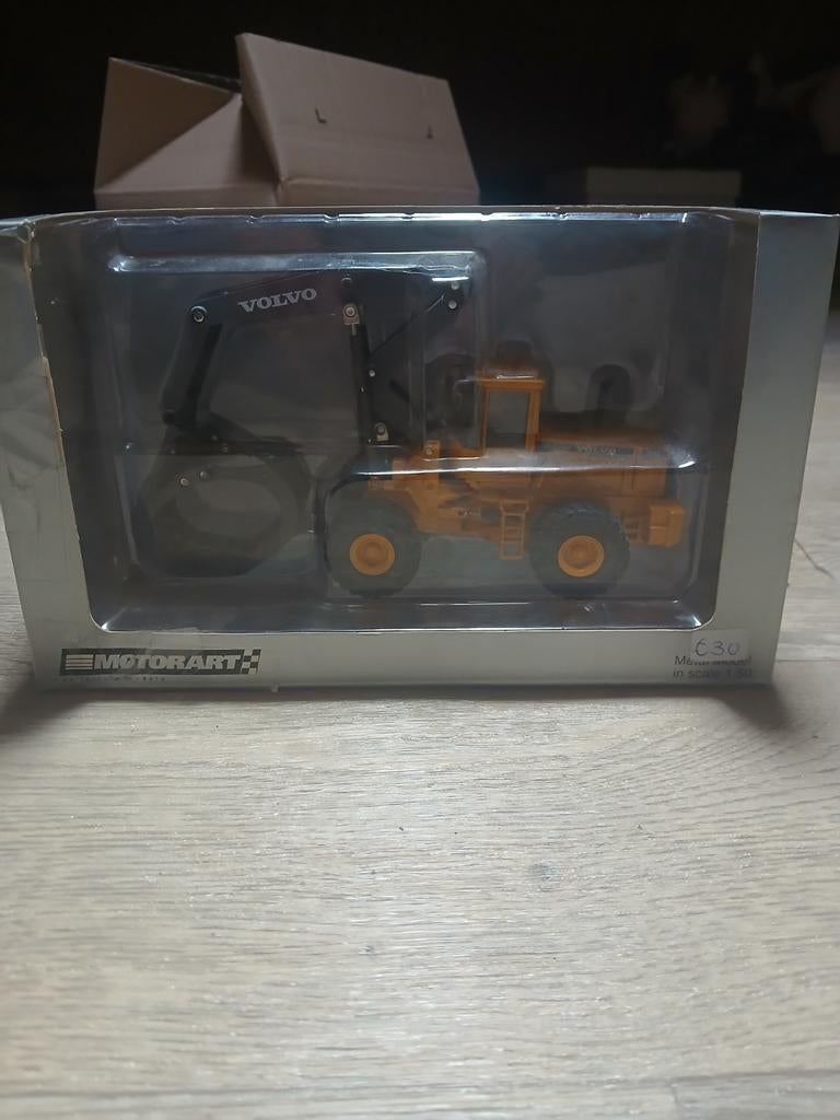 Volvo wiellader model van Motorart, Hobby en Vrije tijd, Modelauto's | 1:50, Overige merken, Nieuw, Ophalen of Verzenden, Hijskraan, Tractor of Landbouw