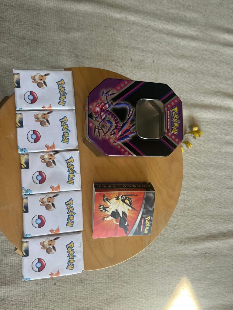 Zelfgemaakte Pokémon kaarten pakjes en blik en boekje, Ophalen, Zo goed als nieuw, Meerdere kaarten