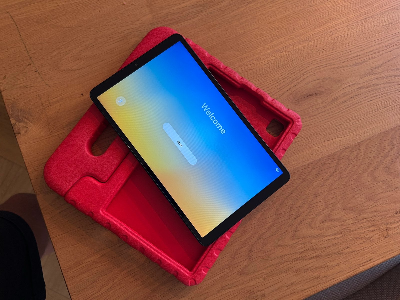 Samsung Galaxy Tab A9 64GB - met rode hoes voor kids - zgan, Computers en Software, Windows Tablets, Usb-aansluiting, 8 inch, Ophalen of Verzenden
