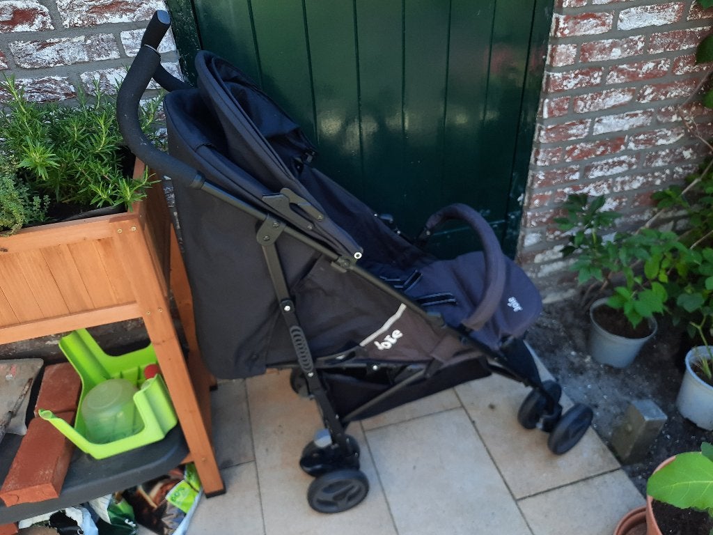 Joie zwarte buggy inklapbaar, Kinderen en Baby's, Buggy's, Ophalen, Zo goed als nieuw, Overige merken, Verstelbare rugleuning