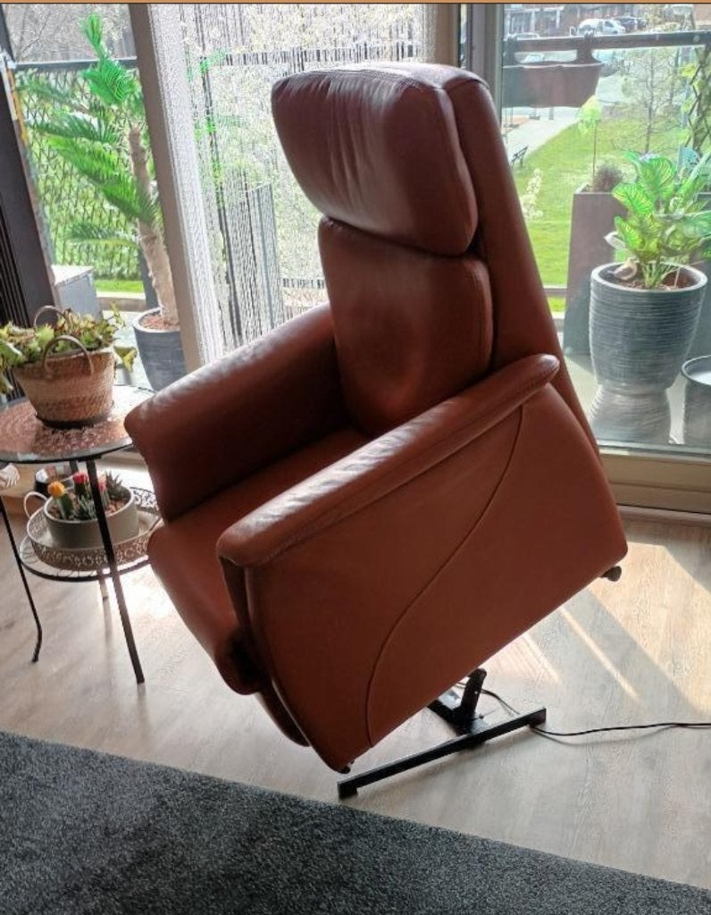 Praktische elektrische sta op stoel Prominent ZGAN, Ophalen, Zo goed als nieuw, Sta op stoel, 50 tot 75 cm