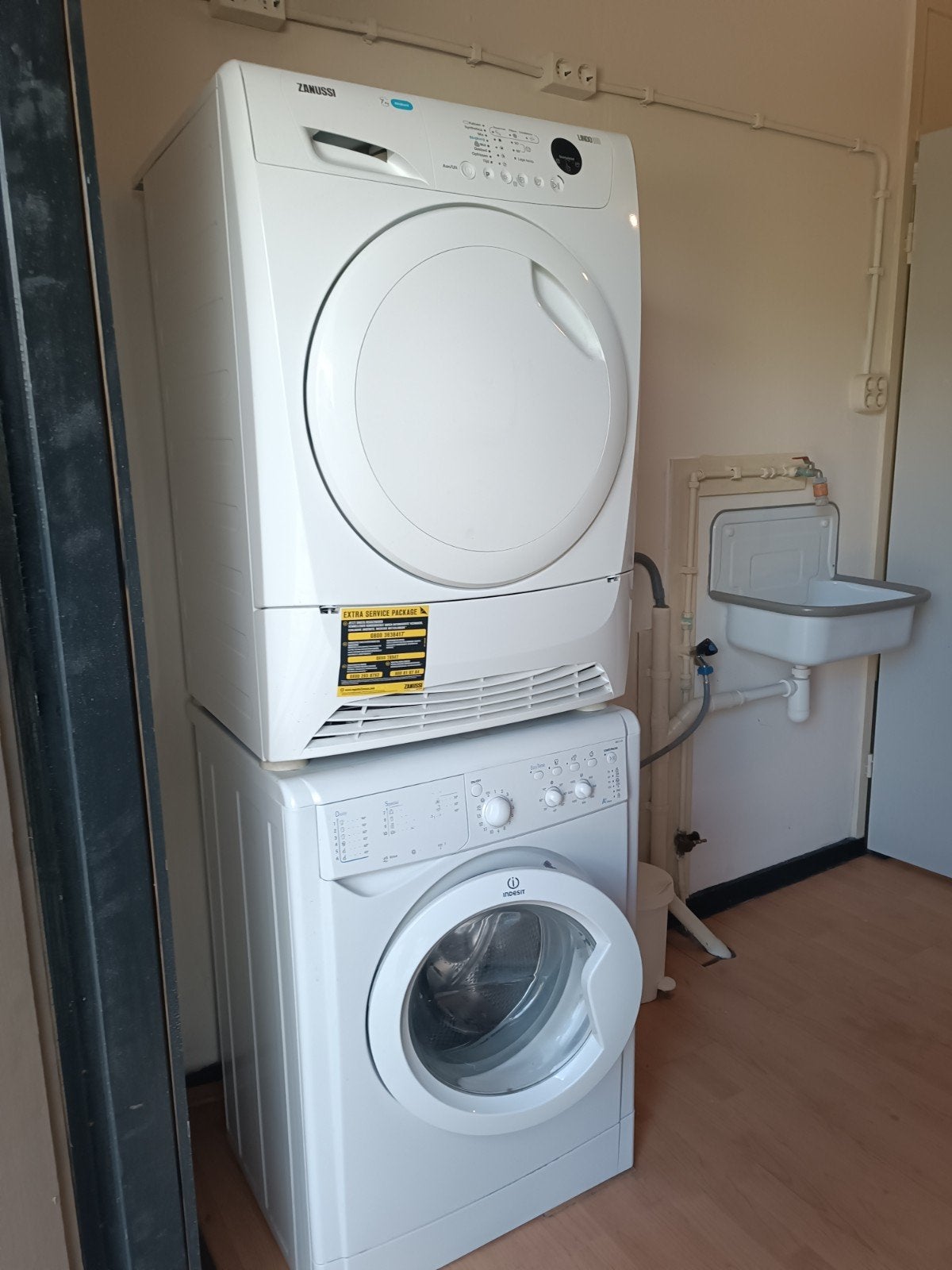 Wasmachine Indesit en droger Zanussi, Gebruikt, Ophalen of Verzenden, 85 tot 90 cm, 1200 tot 1600 toeren