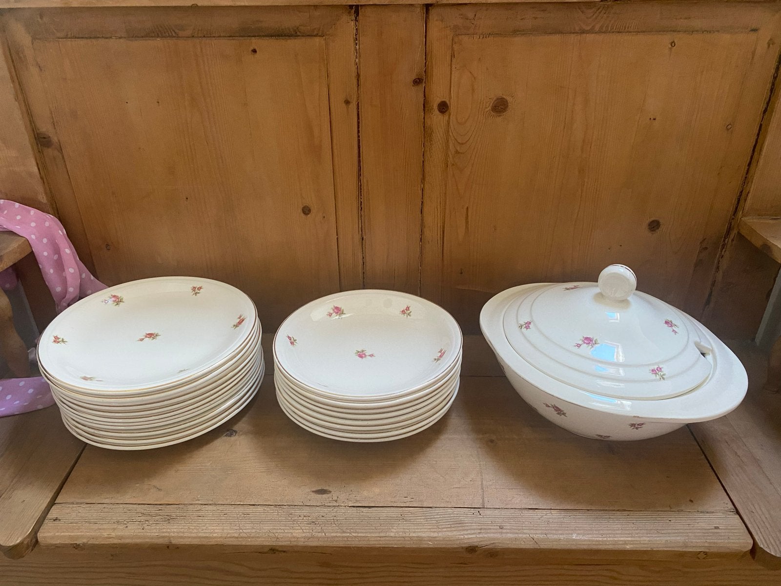 Antiek roomwit servies met roosjes en 1 soepterrine Art Deco, Ophalen of Verzenden