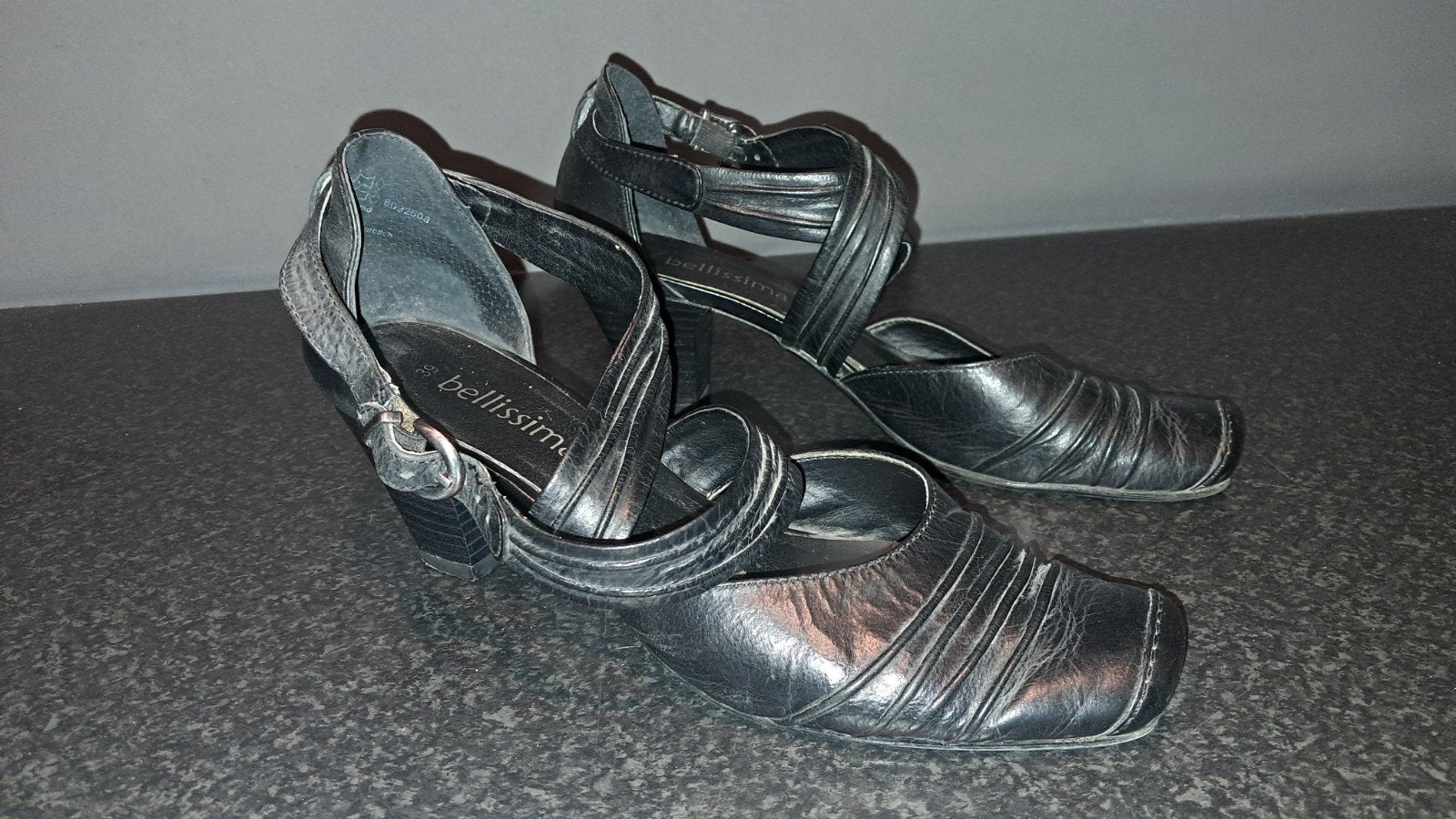 Leuke pumps met kruisband maat 39, Kleding | Dames, Bellissimo, Pumps, Zwart, Ophalen of Verzenden