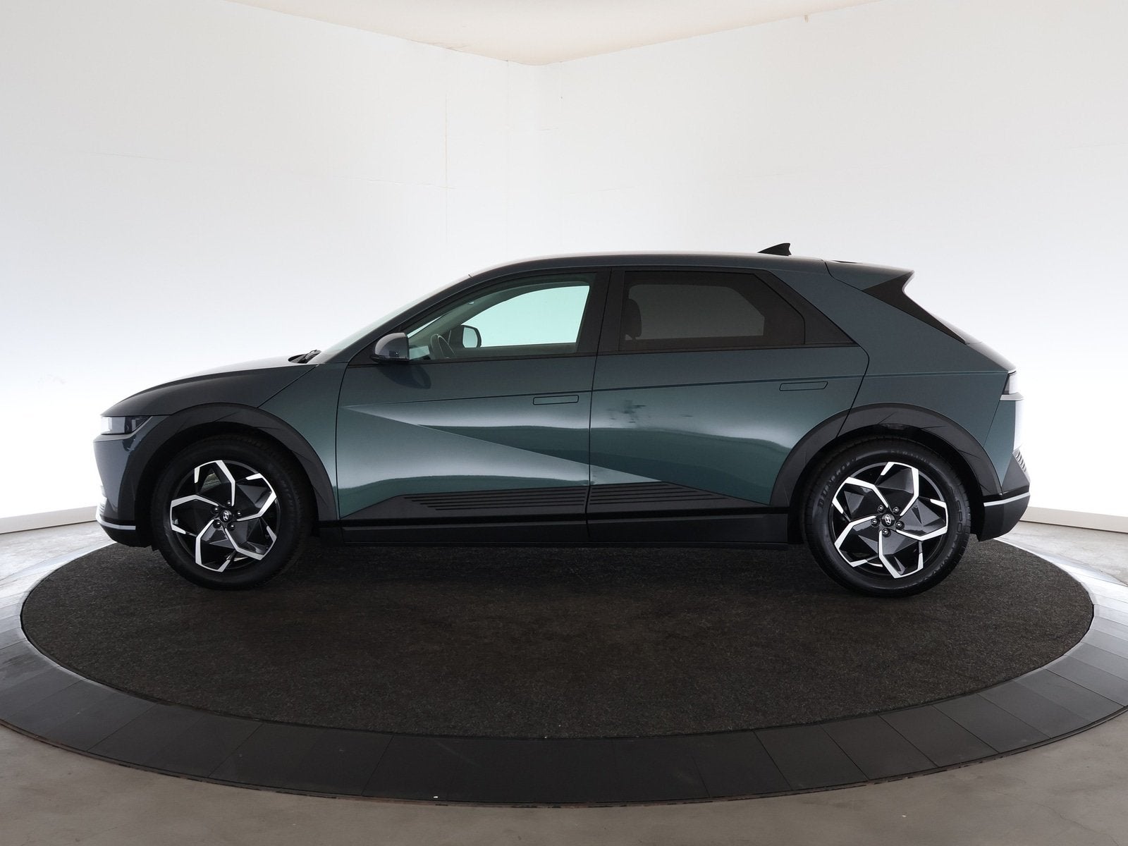 Hyundai IONIQ 5 Connect+ 73kWh | Trekhaak | Navi | Clima | L, Auto's, Gebruikt, 10 min, Automatische klimaatregeling, Grijs