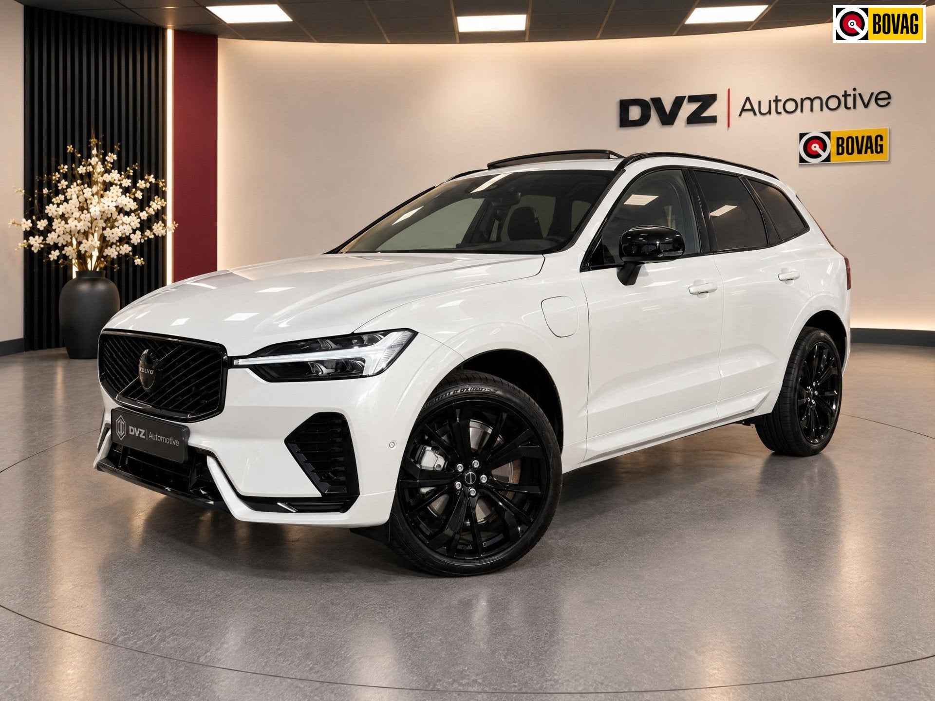 Volvo XC60 2.0 T8 Plug-in hybrid 455PK AWD Plus Black Ed. |, Dealer onderhouden, Zwart, 4 cilinders, Wit