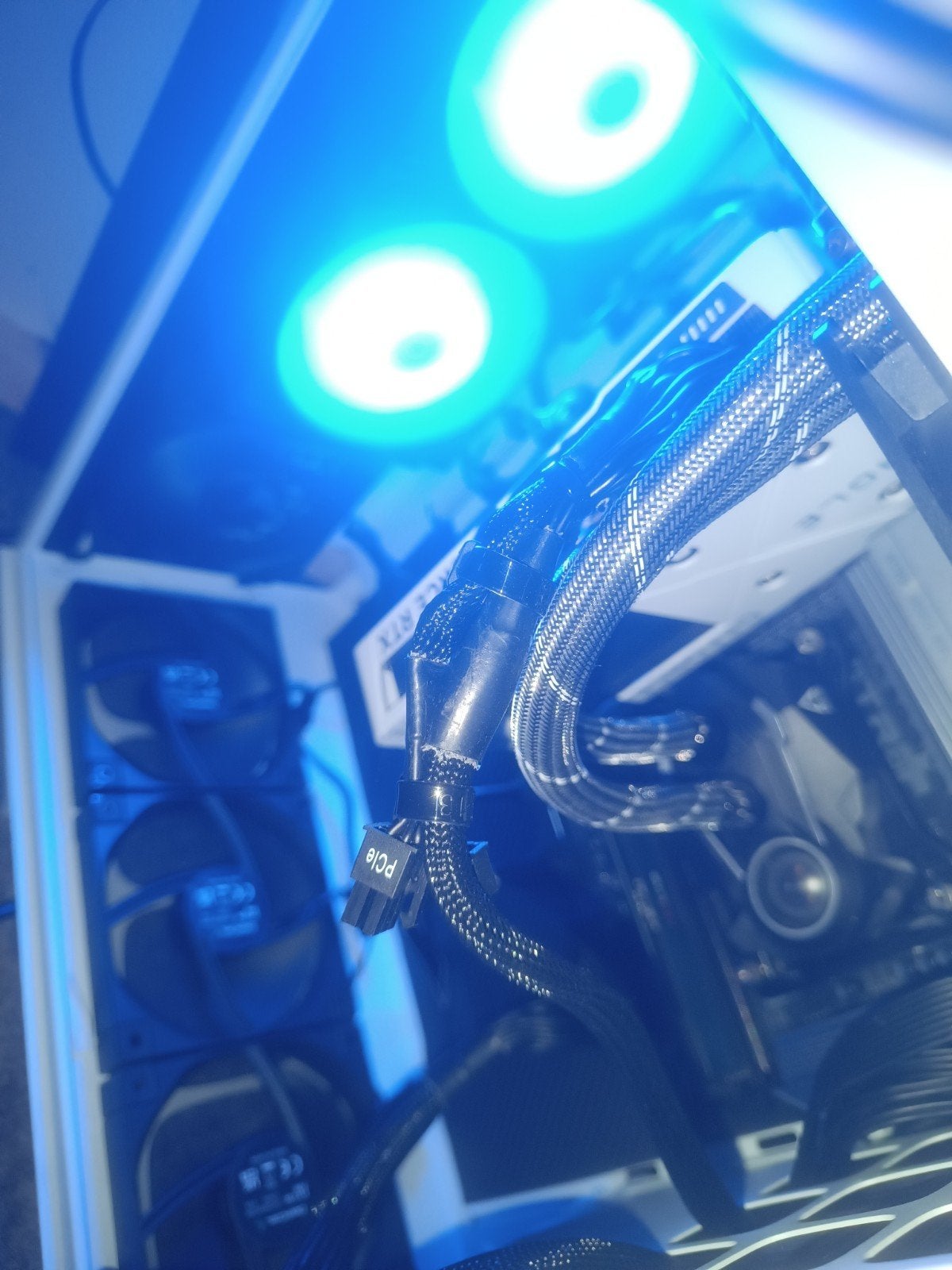 Gaming PC met AMD Ryzen 7 9800X3D, 16GB RAM, RTX 5060, Ophalen of Verzenden, Gaming, 4 Ghz of meer, SSD