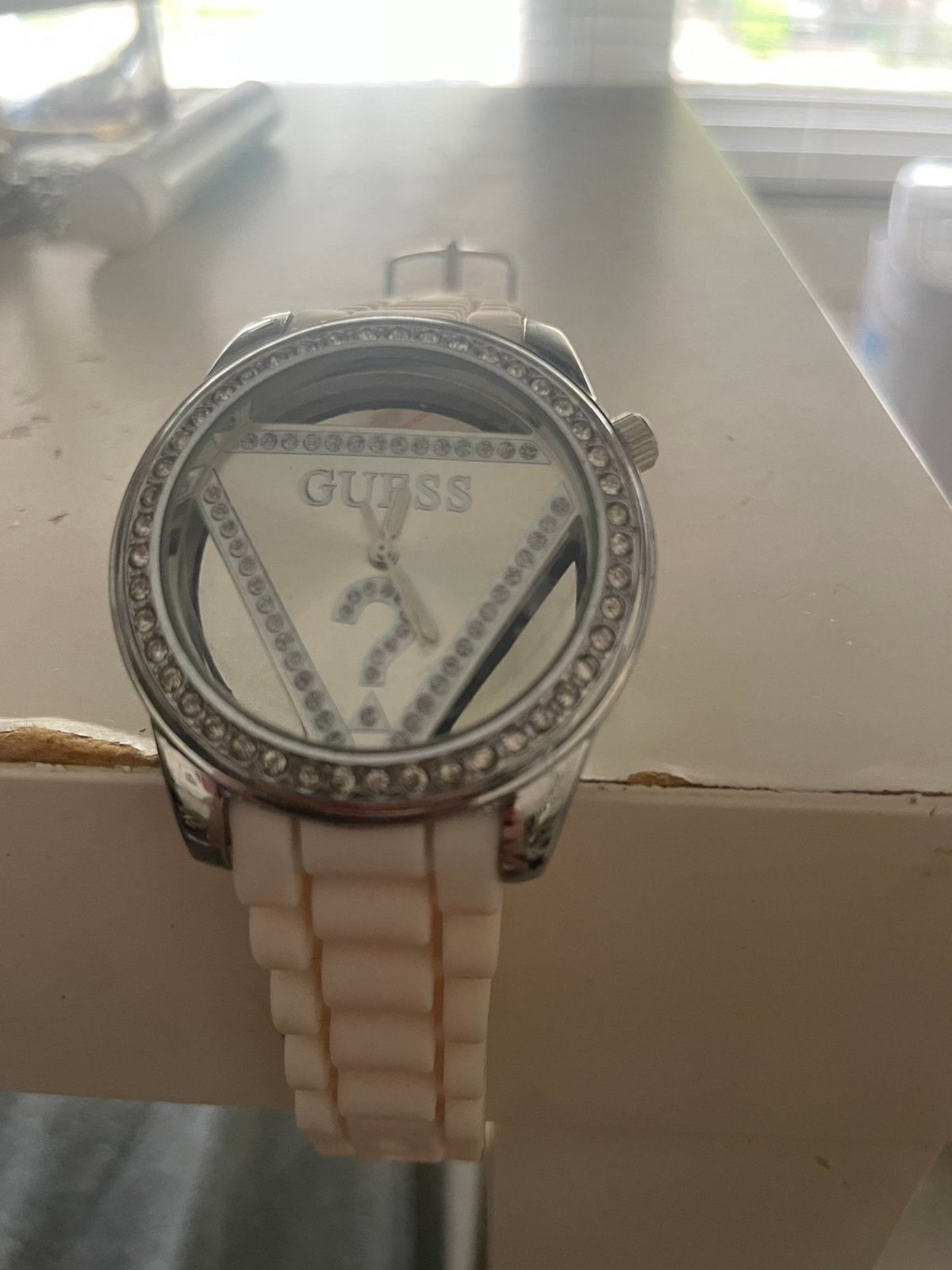 Guess armbandhorloge. Nooit gedragen., Ophalen of Verzenden, Nieuw, Zilver