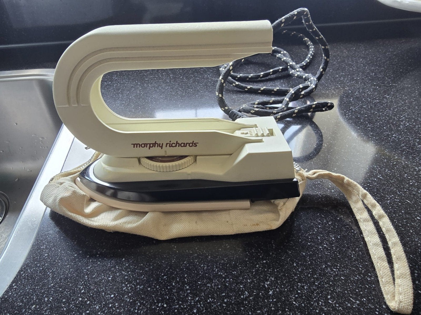Vintage Morphy Richards Reis Strijkijzer 41300 - 110V/240V, Ophalen of Verzenden, Zo goed als nieuw, Strijkijzer met snoer