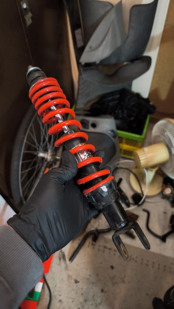 YSS Schokbreker Achter Piaggio Zip - Rood, Fietsen en Brommers, Brommeronderdelen | Scooters, Gebruikt, Piaggio, Overige typen