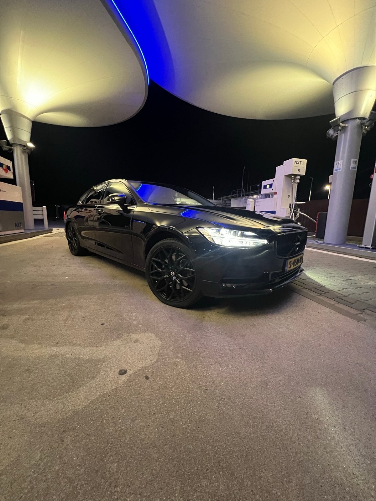 Volvo S90 T5 250pk Geartronic 2018 Zwart black edition, 15 km/l, 1800 kg, Zwart, 4 cilinders
