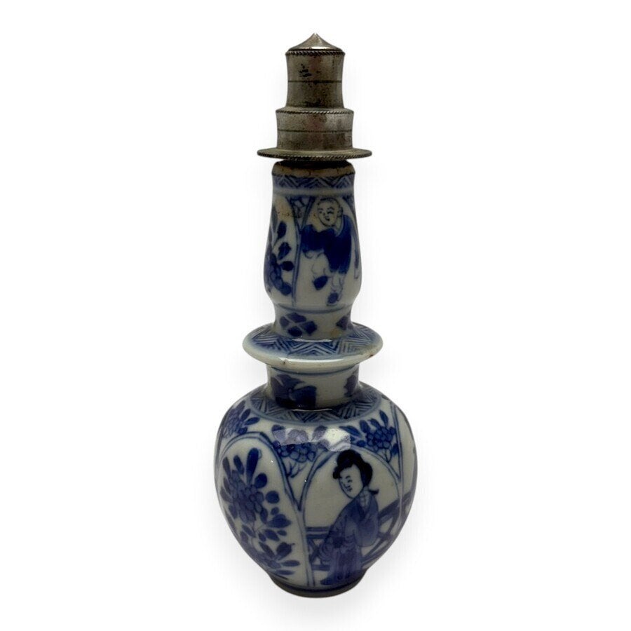 Een KangXi periode porseleinen balustervaasje, Antiek en Kunst, Ophalen of Verzenden