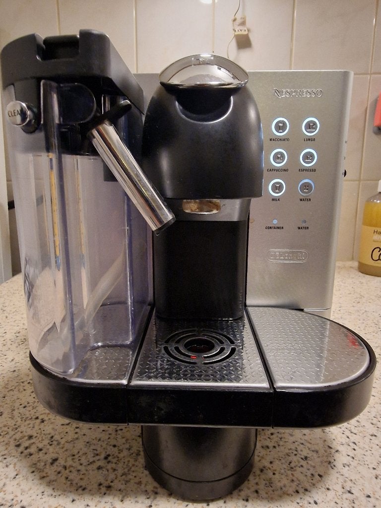 Delonghi nespresso, Witgoed en Apparatuur, Koffiezetapparaten, Ophalen, 1 kopje, Koffiepads en cups, Afneembaar waterreservoir
