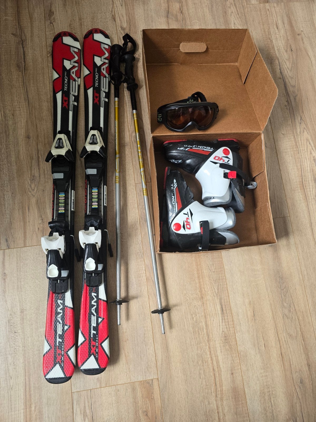 Kinderski's 110 cm met skischoenen maat 31 en skibril, Sport en Fitness, Skiën en Langlaufen, Gebruikt, 100 tot 140 cm, Skiën